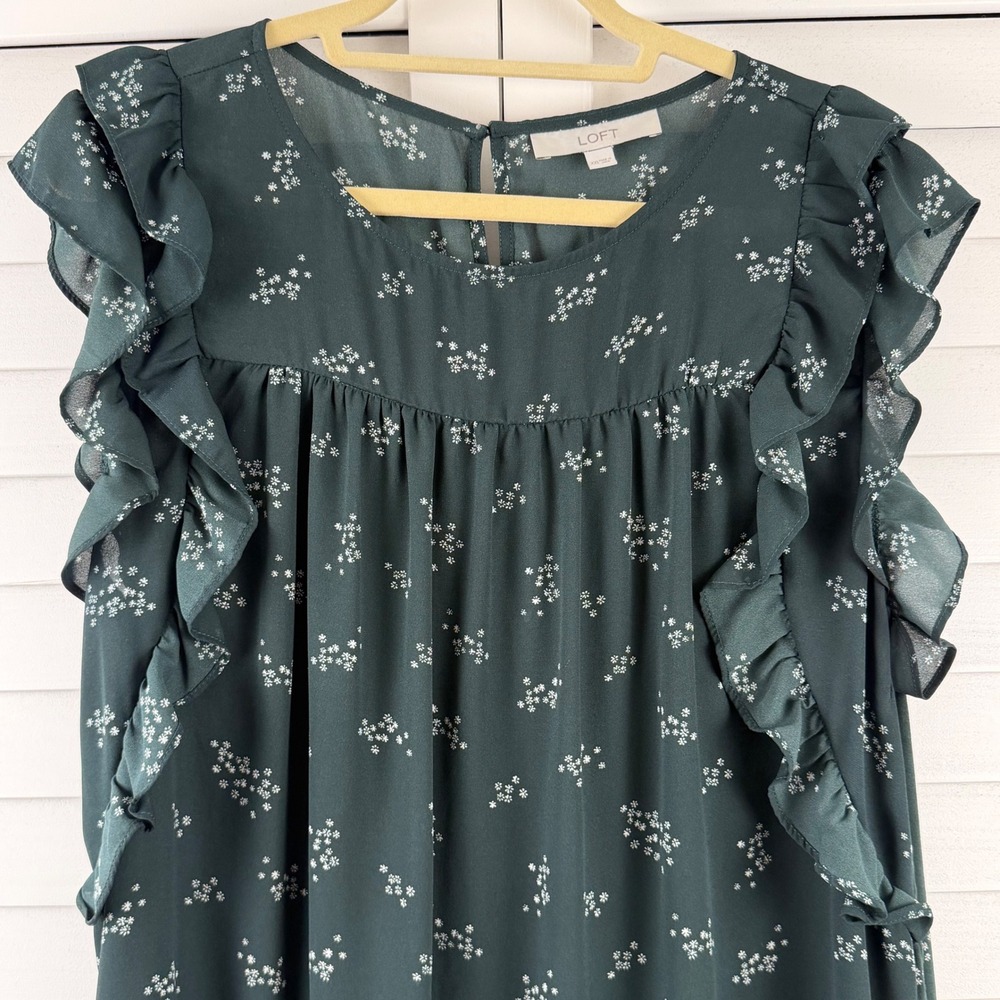 LOFT Flutter Sleeve Top Women XXL Green Floral Ruffle Blouse - Picture 2 of 14